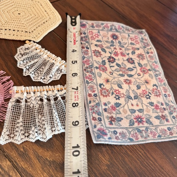 Vintage dollhouse decor accessories rug curtains linens wall paper - Picture 6 of 9